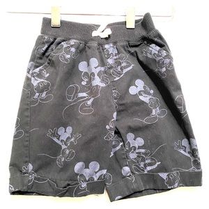 ☘️Kids Disney brand shorts Size 3T